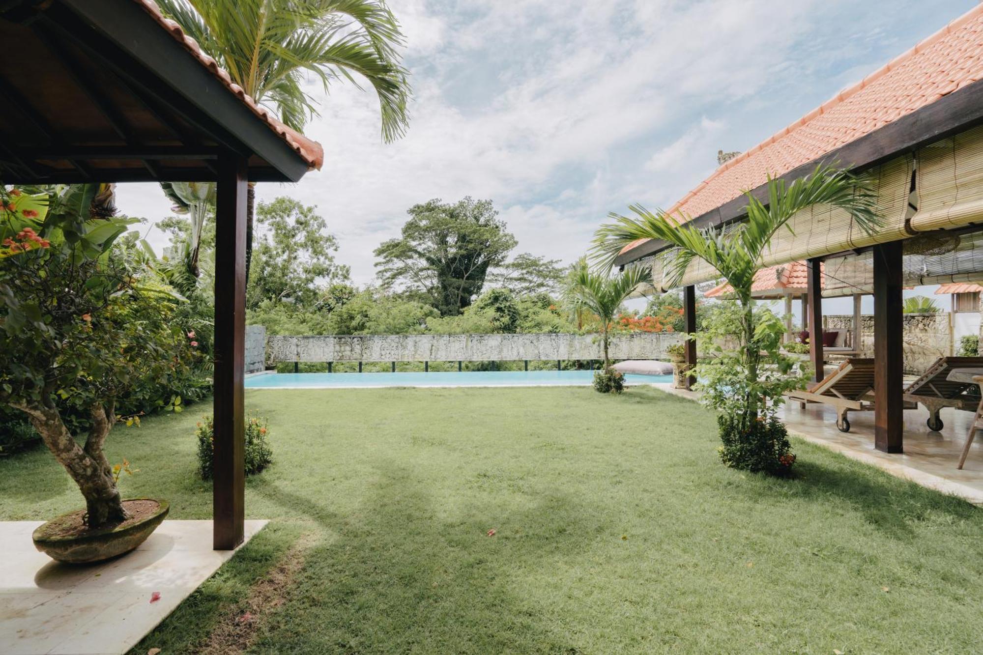Tropical Asmara Uluwatu (Bali)